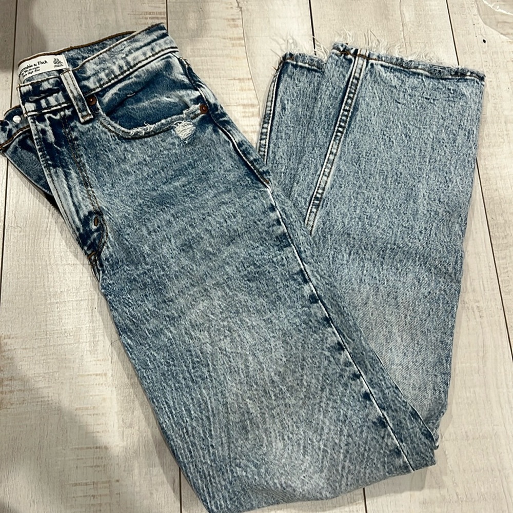Abercrombie 90’s Straight Ultra High Rise